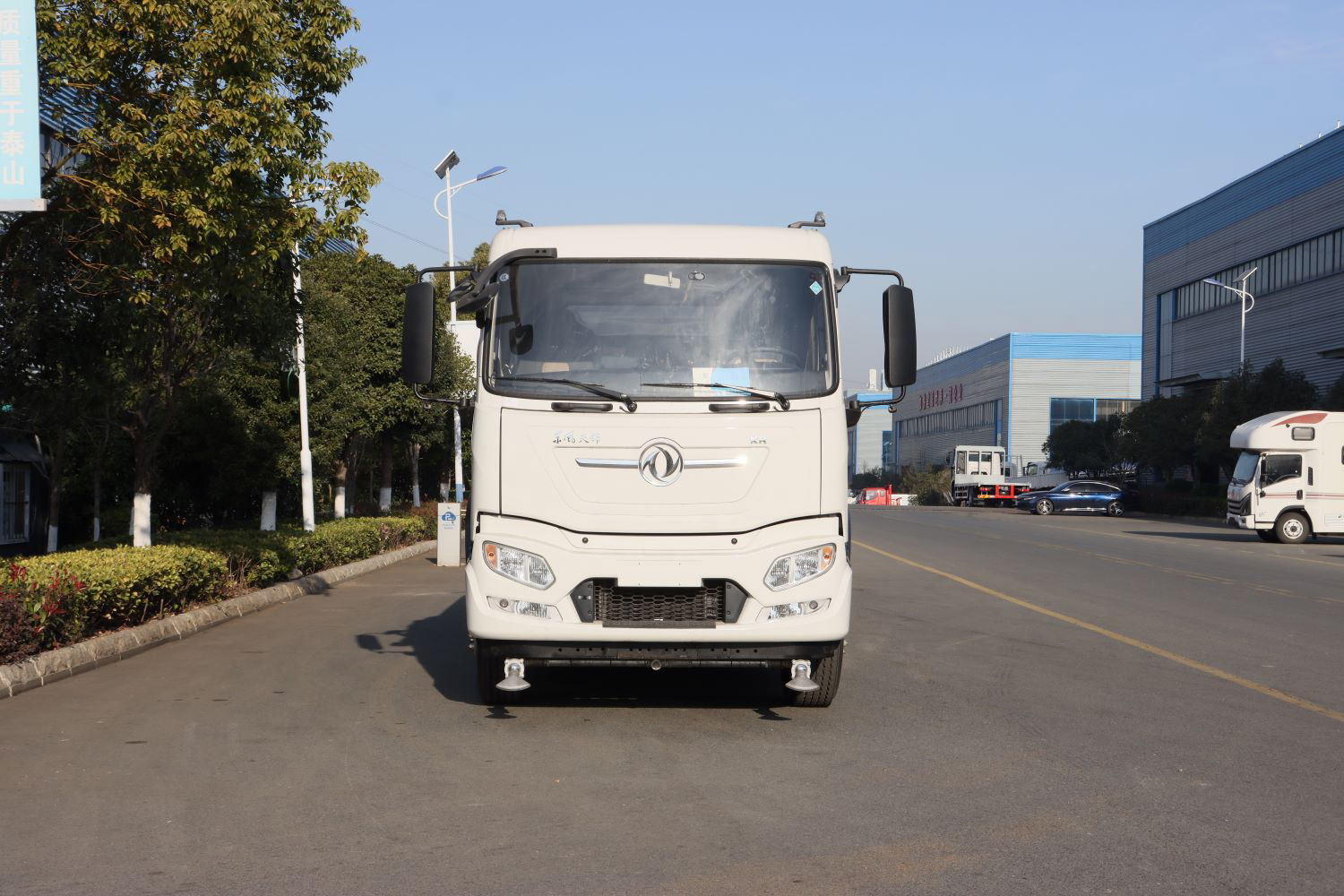 東風(fēng)天錦純電動(dòng)10方多功能灑水車(chē)圖片2