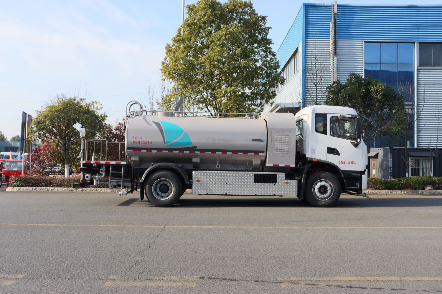 東風(fēng)天錦純電動(dòng)10方多功能灑水車(chē)圖片3