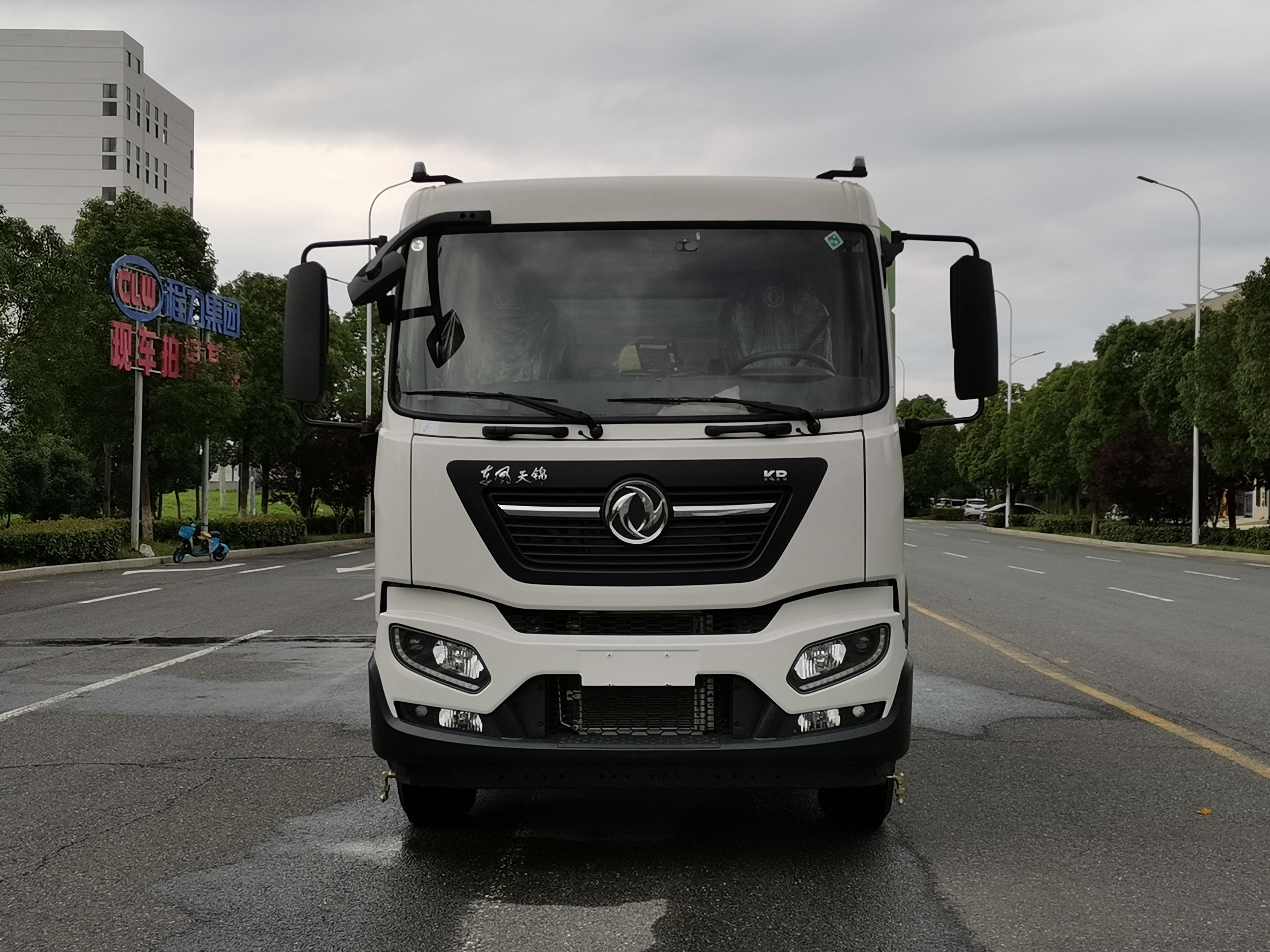 東風(fēng)天錦11方純電動干濕兩用吸塵車圖片2