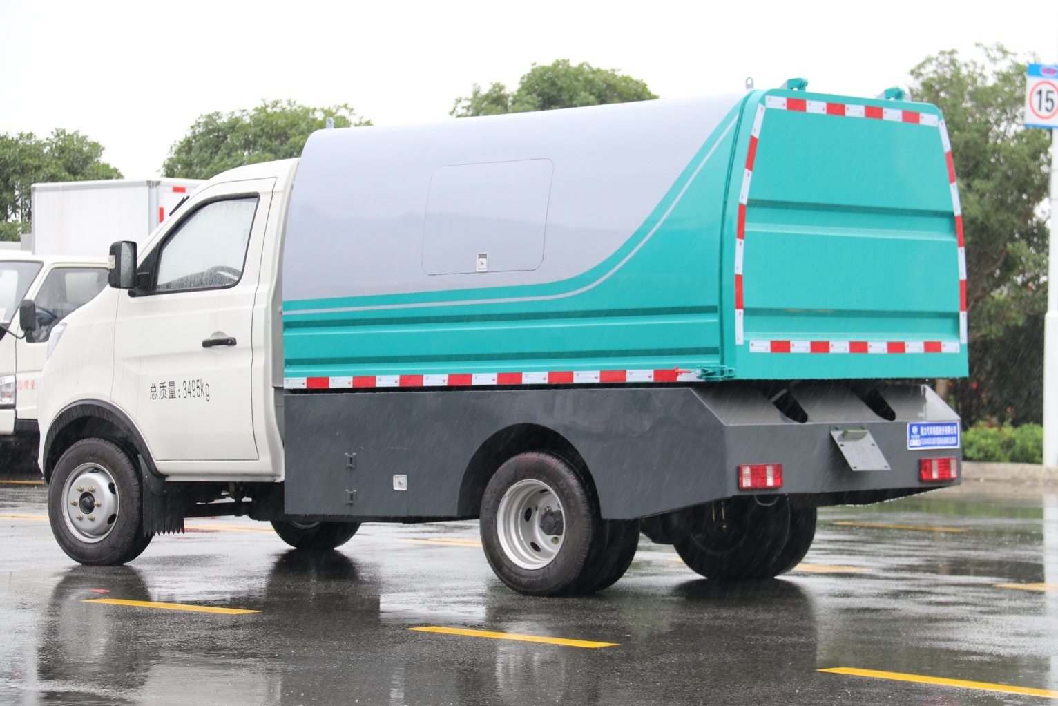 4.6方東途逸純電動風箱式垃圾運輸車圖片4