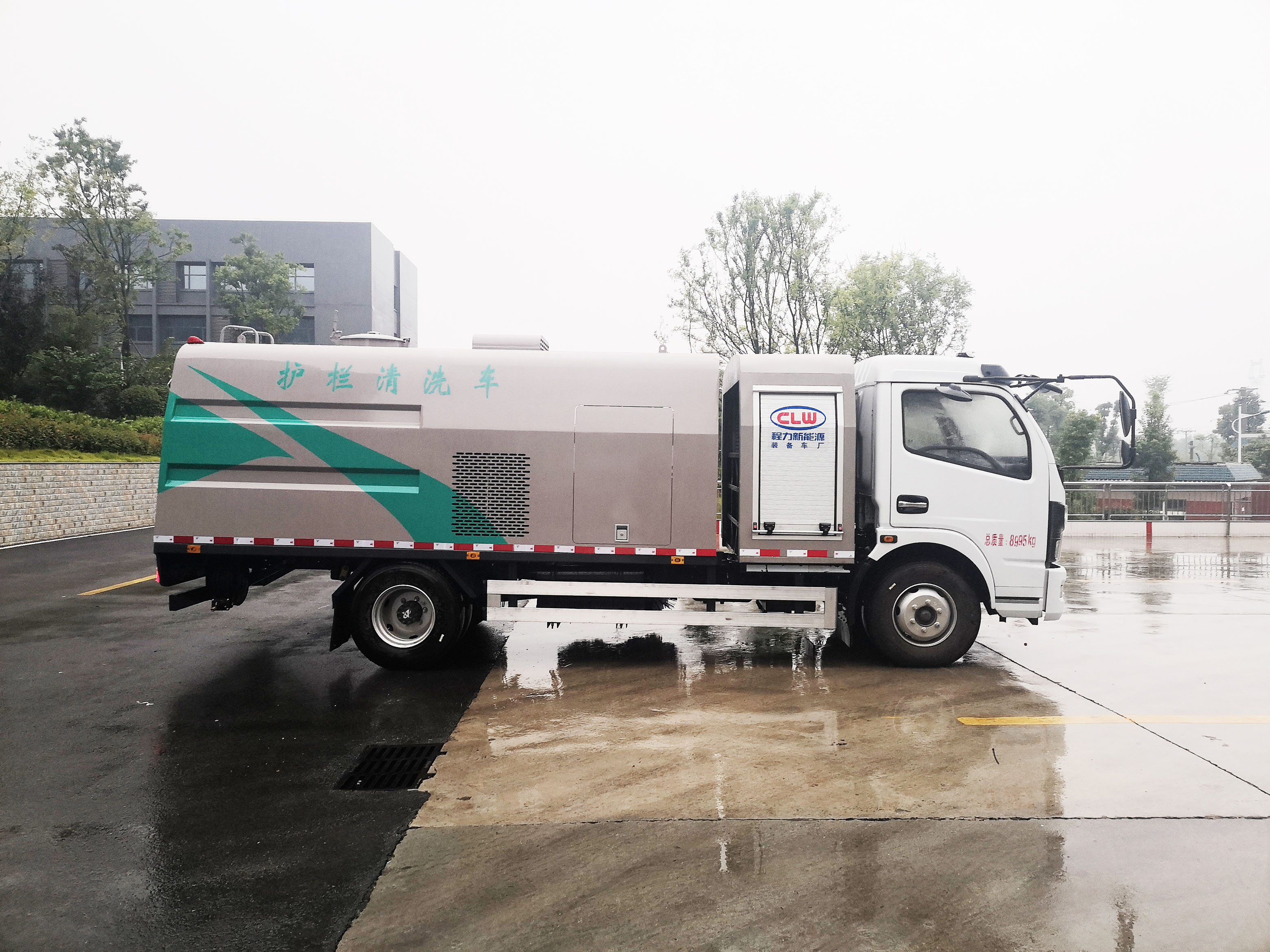 東風(fēng)凱普特純電動4方護(hù)欄清洗車圖片3