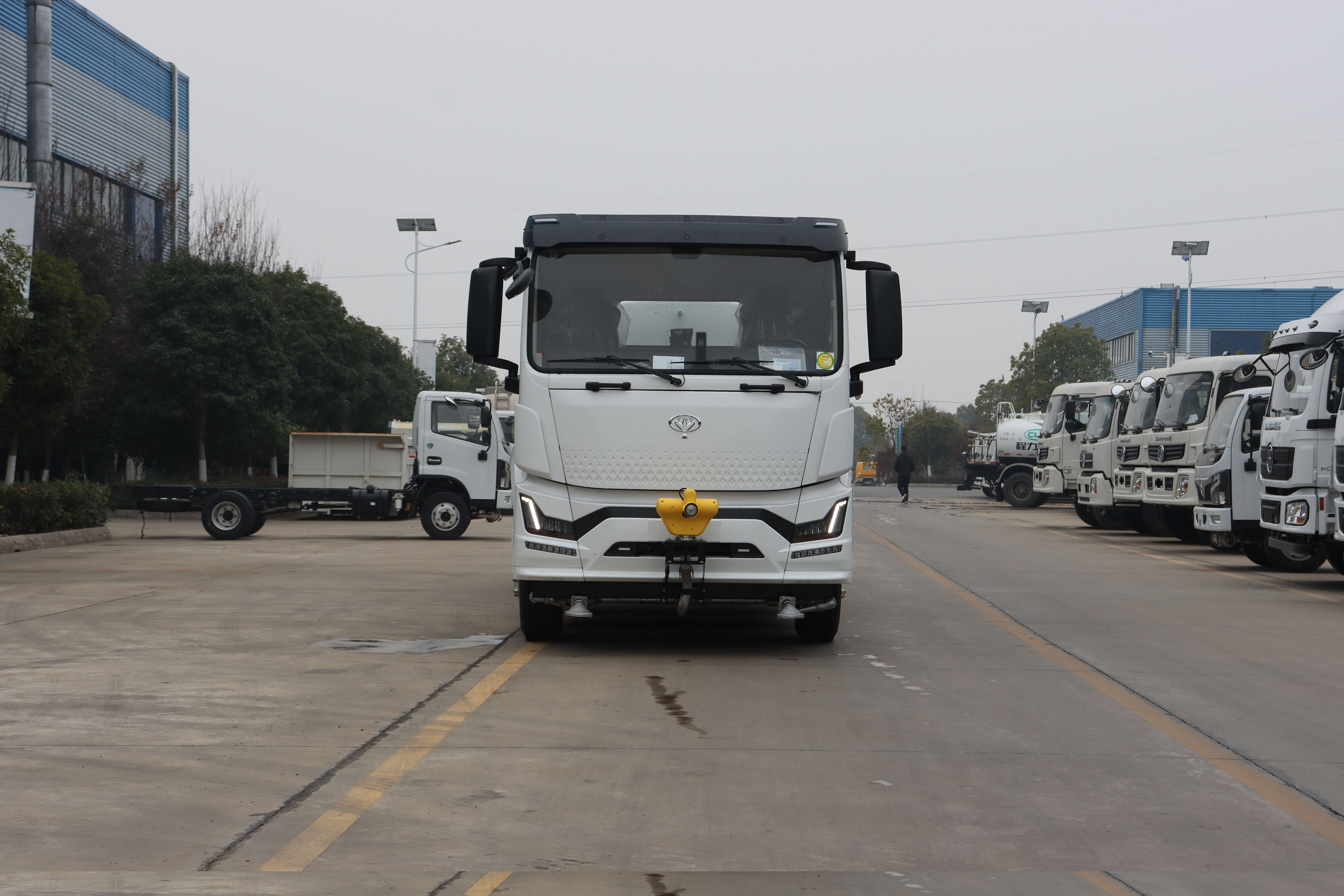 程力壹為10方純電動(dòng)多功能抑塵車(chē)圖片2