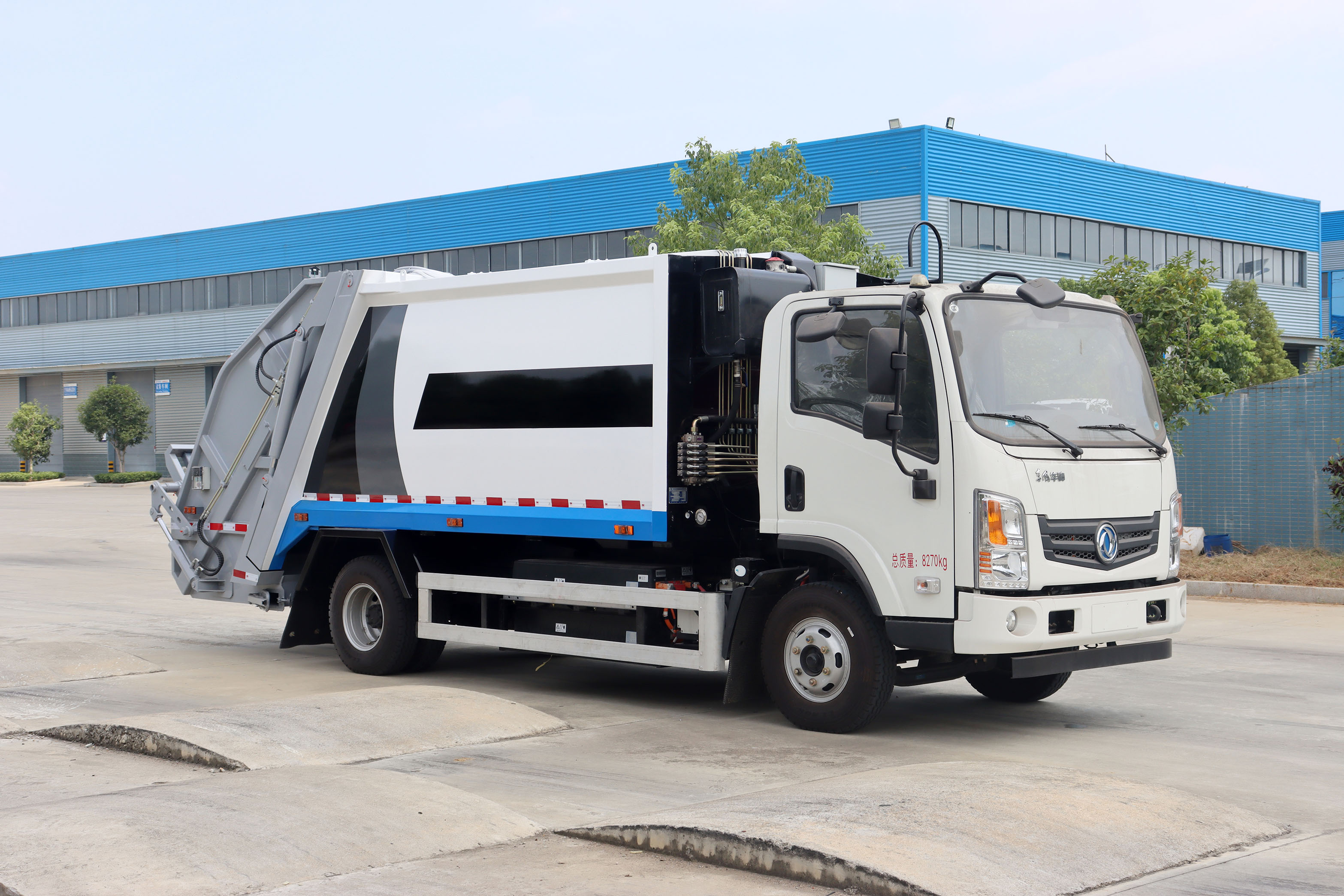 東風(fēng)華神6方純電動(dòng)高端壓縮垃圾車(chē)