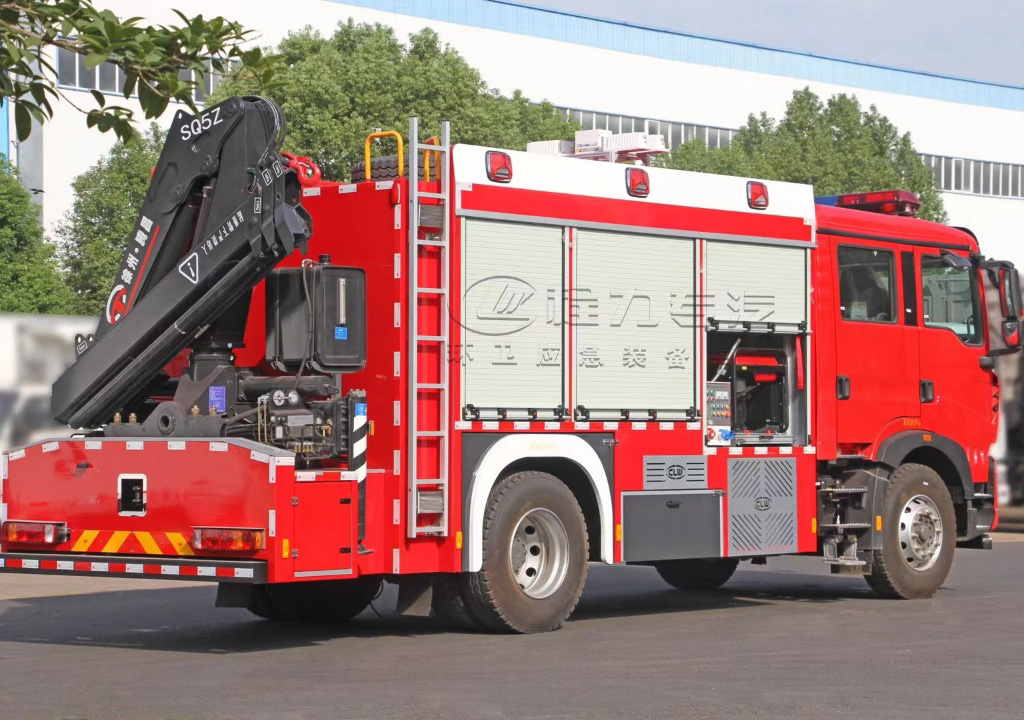 重汽豪沃搶險(xiǎn)救援消防車圖片4