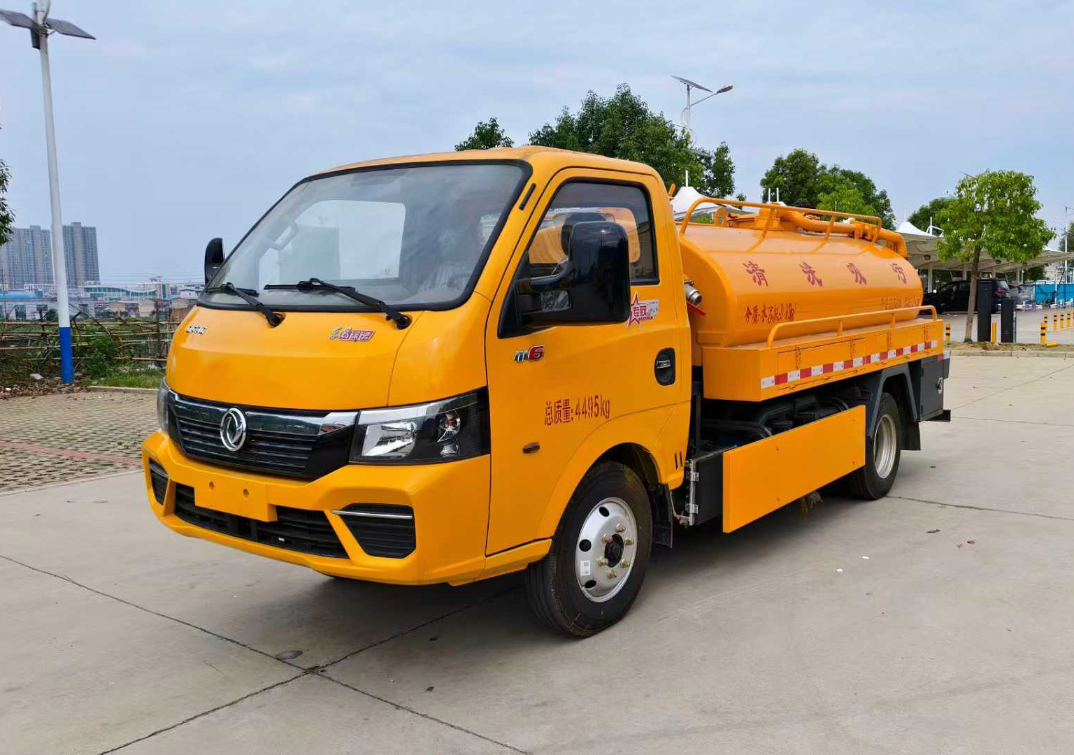 東風(fēng)途逸藍(lán)牌1.24方清洗吸污車圖片4